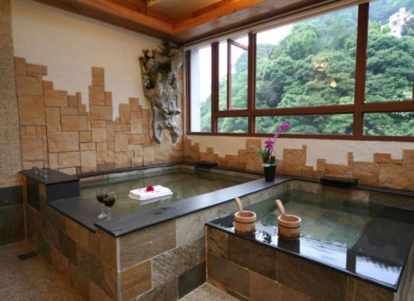 Chief Villa Hot Spring Resort เหรินอ้าย ภายนอก รูปภาพ