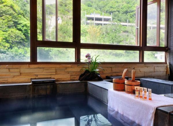 Chief Villa Hot Spring Resort เหรินอ้าย ภายนอก รูปภาพ