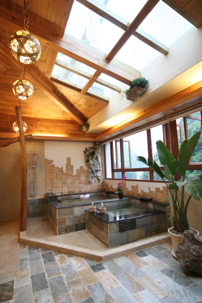 Chief Villa Hot Spring Resort เหรินอ้าย ภายนอก รูปภาพ